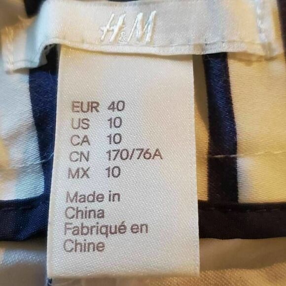 H&M Striped Mini Shorts White Navy Flat Front 10 - Picture 3 of 5